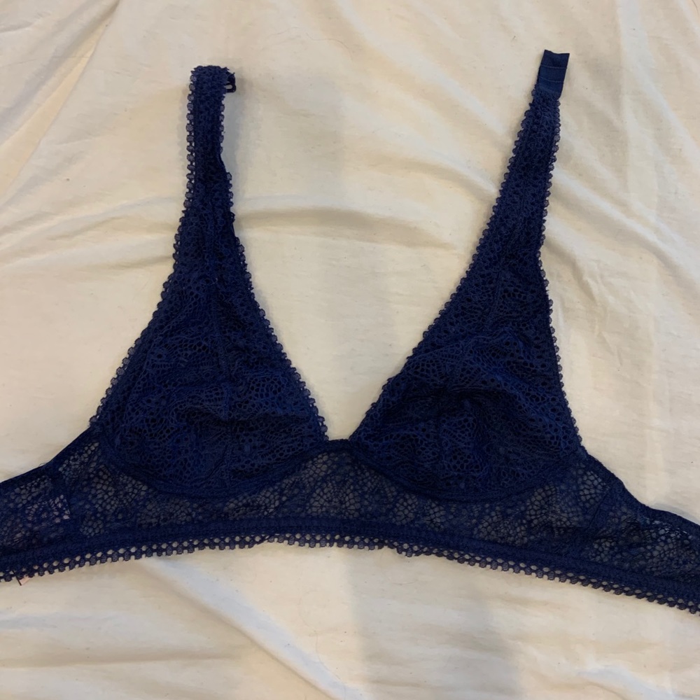 Victoria’s Secret Lacy Navy Blue Bralette Size M